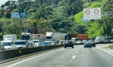 Trânsito Intenso na Rodovia Fernão Dias Durante o Feriado