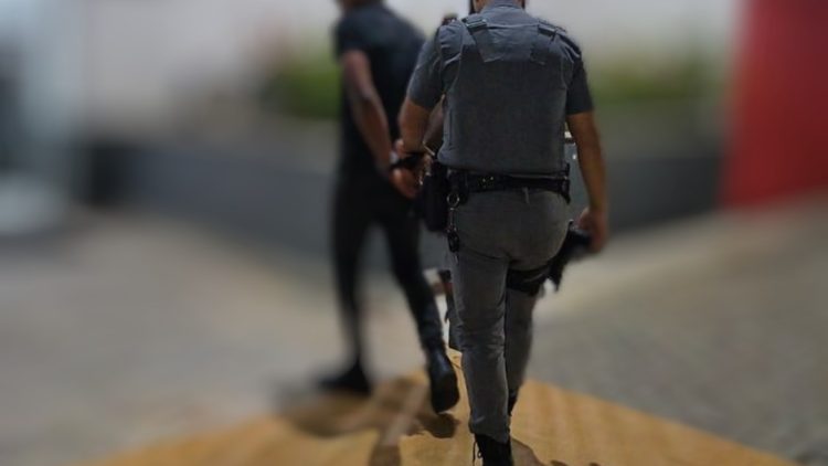 PM CAPTURA PROCURADO PELA JUSTIÇA EM BOM JESUS DOS PERDÕES