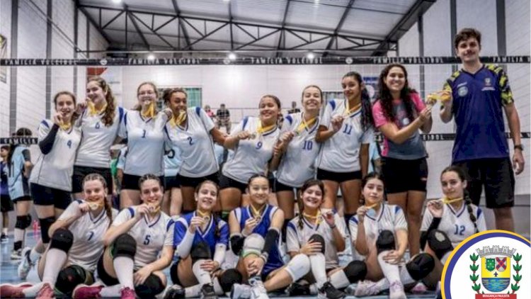 Equipes de Voleibol Sub-16 de Bragança Paulista Conquistam Títulos em Atibaia