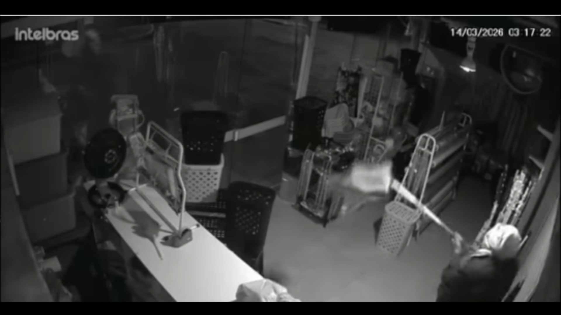 MAIS UM COMÉRCIO É ALVO DE FURTO EM BOM JESUS DOS PERDÕES