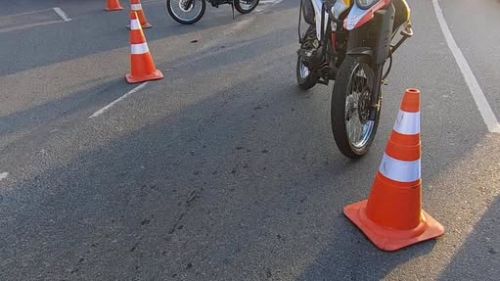 ACIDENTE NA JERÔNIMO DE CAMARGO DEIXA DUAS PESSOAS FERIDAS EM ATIBAIA