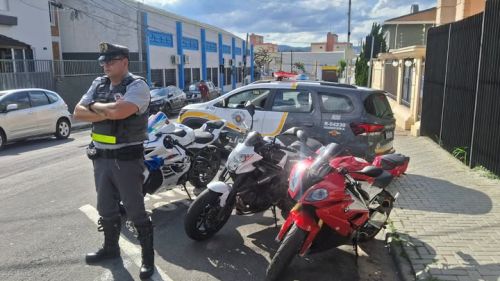 POLICIAMENTO RODOVIÁRIO PRENDE TRÊS INDIVÍDUOS POR ADULTERAÇÃO DE SINAL IDENTIFICADOR VEICULAR EM BOM JESUS DOS PERDÕES