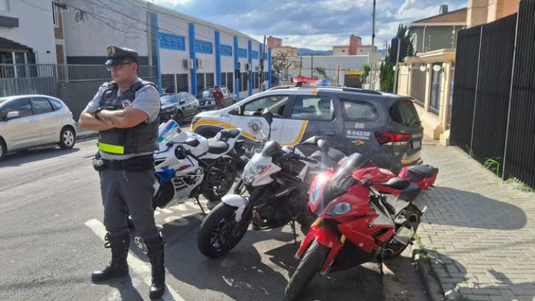 POLICIAMENTO RODOVIÁRIO PRENDE TRÊS INDIVÍDUOS POR ADULTERAÇÃO DE SINAL IDENTIFICADOR VEICULAR EM BOM JESUS DOS PERDÕES
