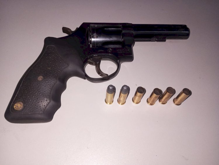 Homem é Preso por Homicídio e Porte Ilegal de Arma de Fogo em Bragança Paulista