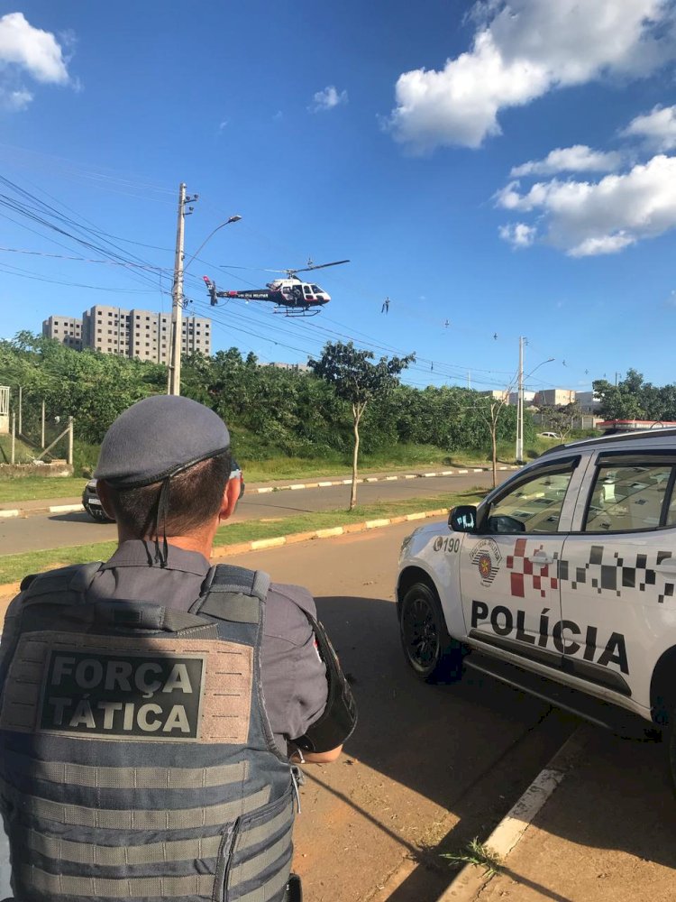 Operação Conjunta das Forças de Segurança Resulta na Prisão de Cinco Pessoas e Apreensão de um Menor por Tráfico de Drogas em Bragança Paulista
